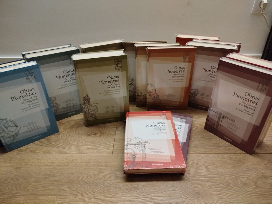 Vendo obra incompleta de "Obras Pioneiras da Cultura Portuguesa",