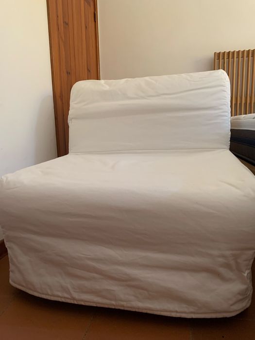 Sofa Cama IKEA com capa de protecao