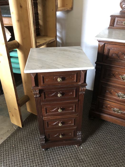 Cómoda antiga tampo de mármore