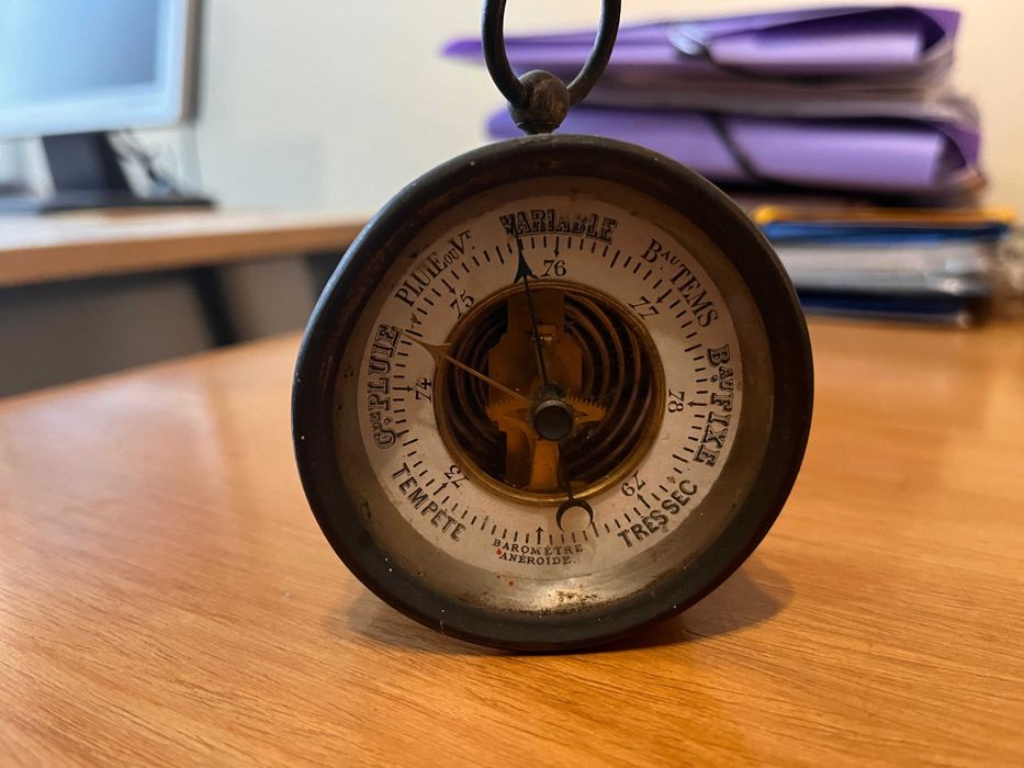 Barómetro Aneróide antigo