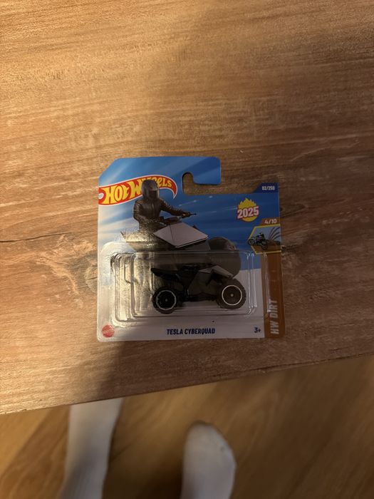 Auto hotwheel z 2025 roku