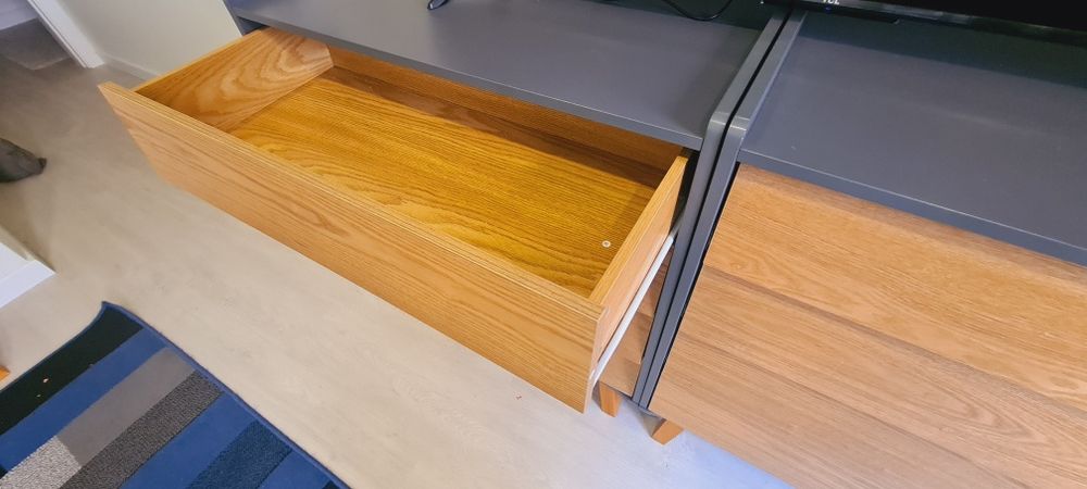 Cómodas + mesa de cabeceira