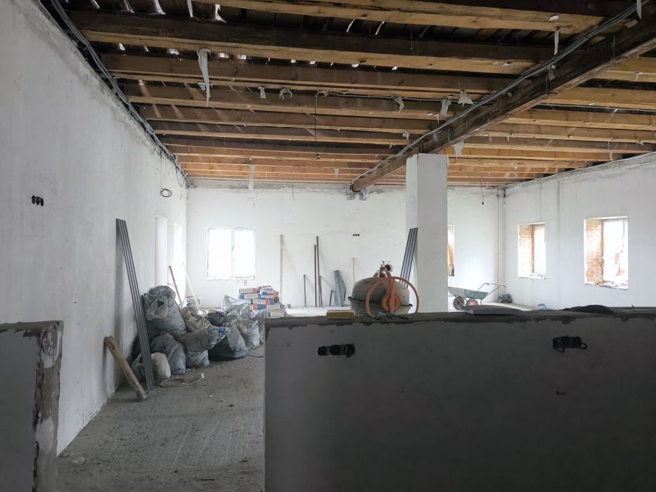 Продам приміщення під комерцію Рожни