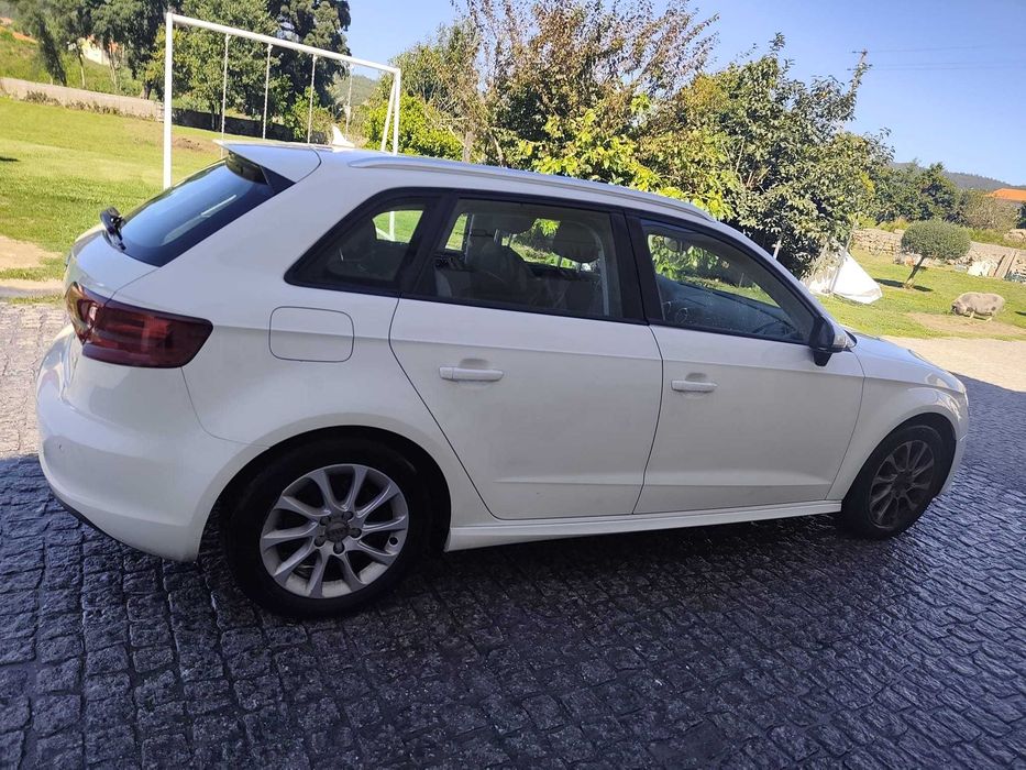 Audi A3 Sportback 1.6 TDI Ultra 110cv (2014) – Nacional – 1 Dono – Histórico Total na Audi