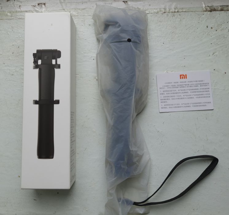 Селфи-монопод Xiaomi Mi Selfie Stick Cable Black (FBA4074CN).