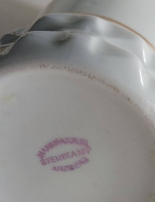 Smukły, wysoki wazon Arzberg. Biała porcelana, zdobiona kwiatami i del