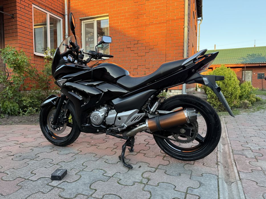Мотоцикл Suzuki GSR250 розмитнений