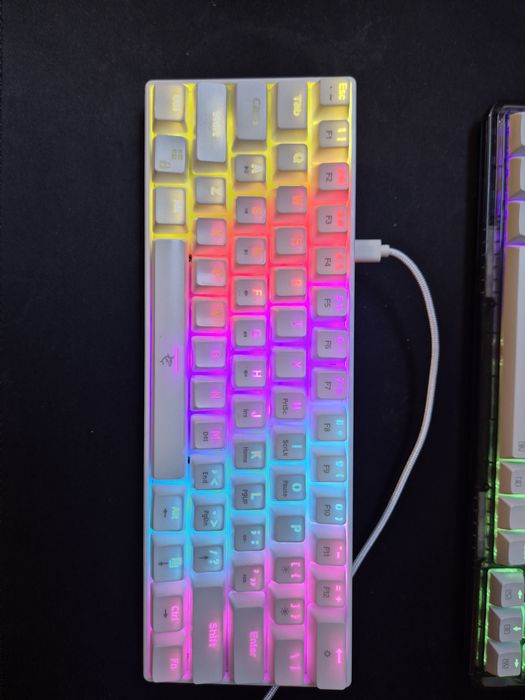 Biała klawiatura przewodowa RGB