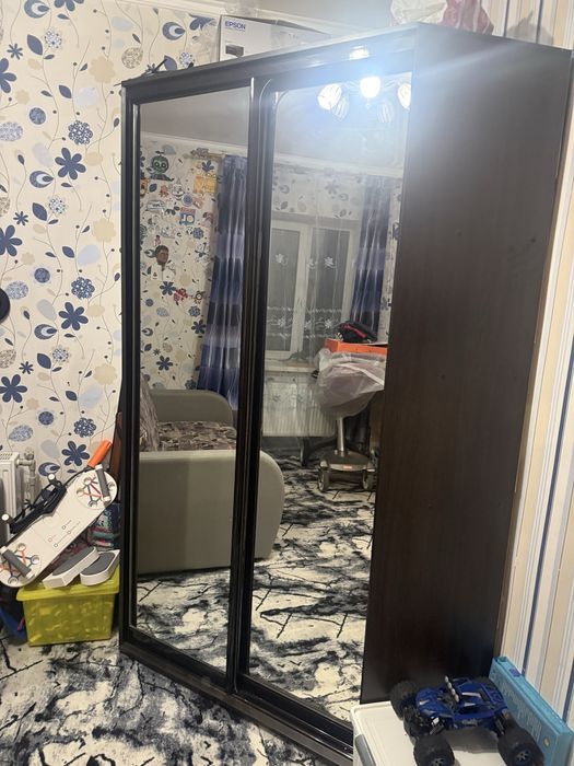 Продам угловой шкаф купе