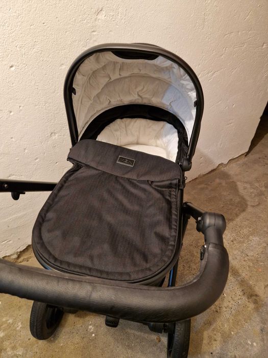 Carrinho bebé com ovo maxi-cosi.