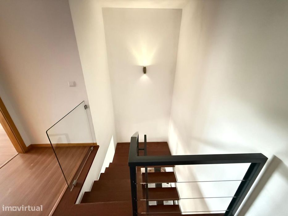 T3 Duplex com Varanda em Paredes