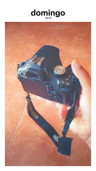 Máquina fotofrafica CANON 500D (Avariada)