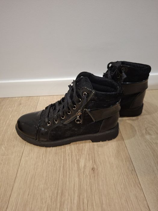 Czarne buty za kostkę rock glamour lakier błysk
