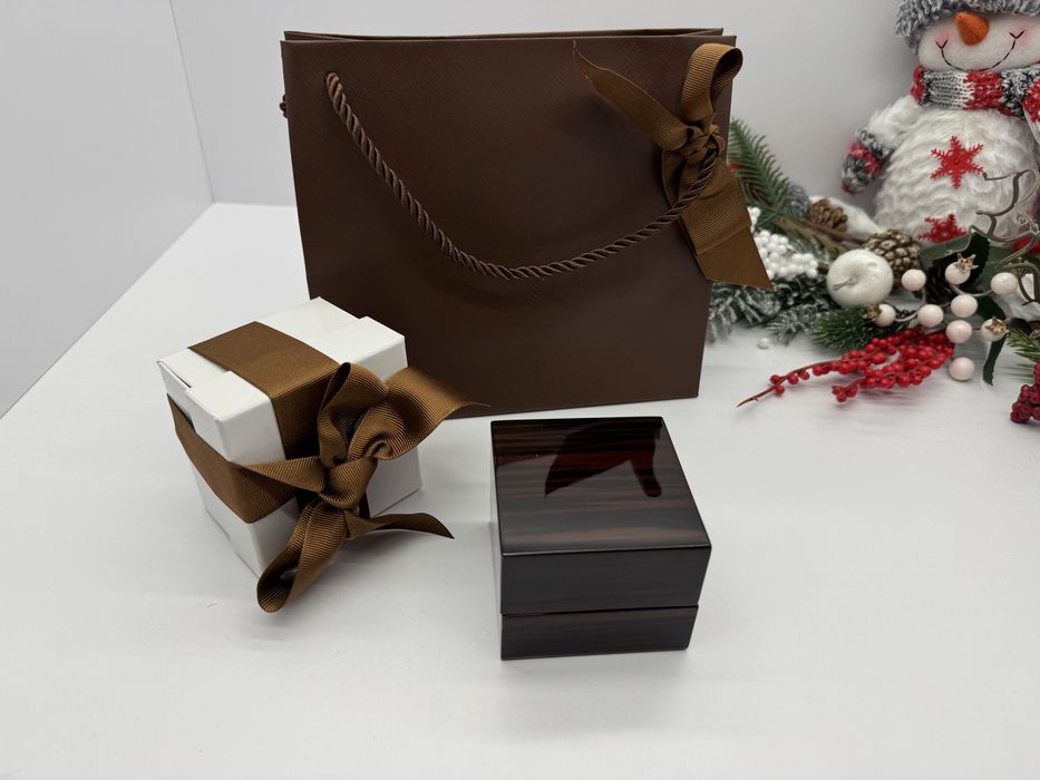 Коробок No mame під колечко без логотипу.