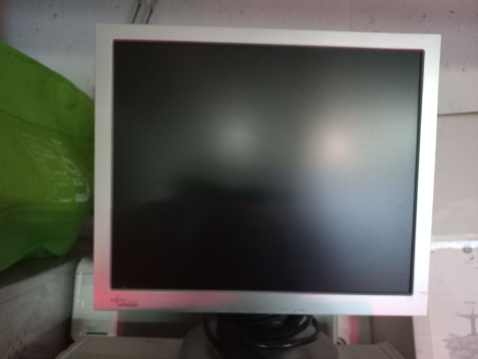 Monitor fujitsu 18