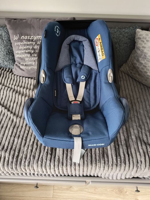 Fotelik i dwie bazy ISOFIX maxi Cosi cabrio fix 0-13 granatowy