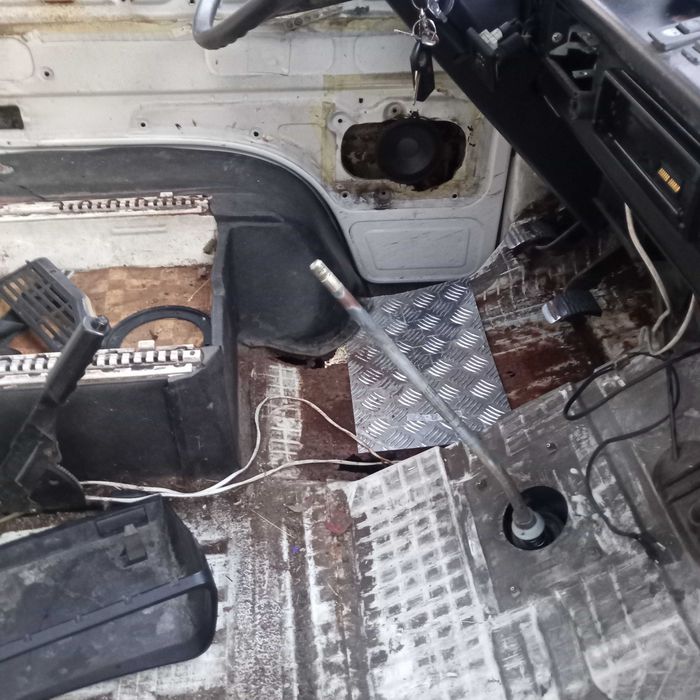 Sprzedam karoserię  VW t3 caravelle  1,6td