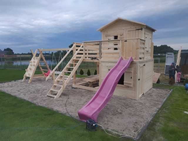 plac zabaw , huśtawka, domek dla dzieci