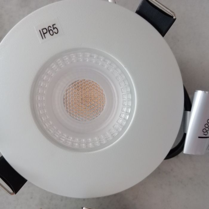 Oprawy wpuszczane oświetleniowe łazienkowe