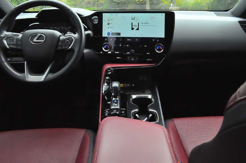 Lexus NX 350h Premium      2022