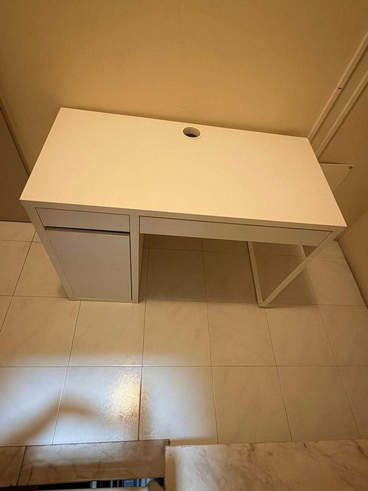 Secretária Branca com gavetas e porta para venda