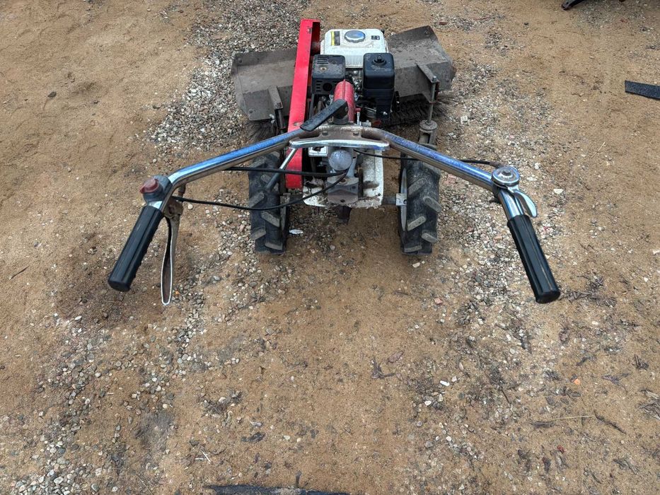 Dzik Zamiatarka spalinowa