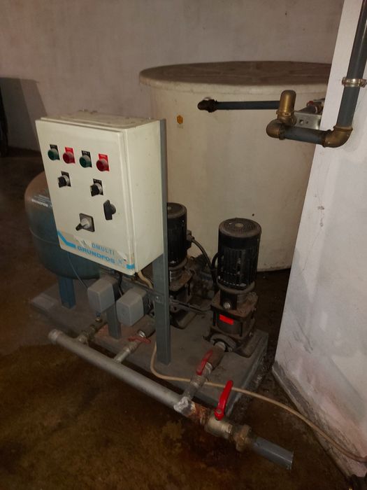 Sistema de bombagem 2 motores, balão de pressão e depósito