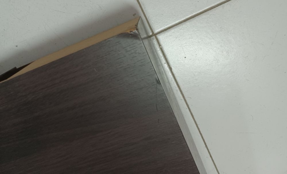 2 Prateleiras IKEA wengue e uma branca