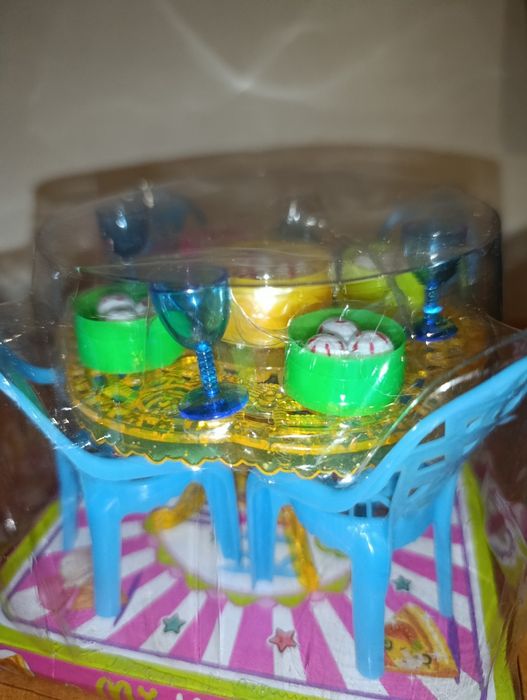 Набір посуду іграшкового свято у Барбі