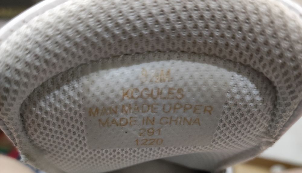 Оригінальні жіночі кросівки