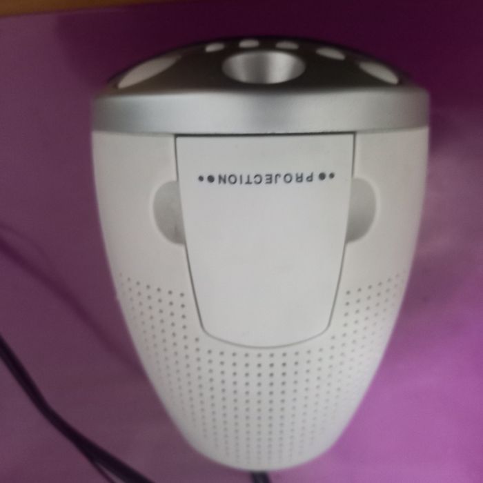 Digital Radio Alarm Clock with Projector and Alarm, in Good Condition, Brand QiliVE64170803130883124