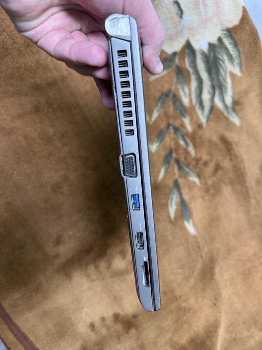 Toshiba Tecra С40 i5-6300/8GB/SSD 240/HD Graphics 520/Full HD/нет клав