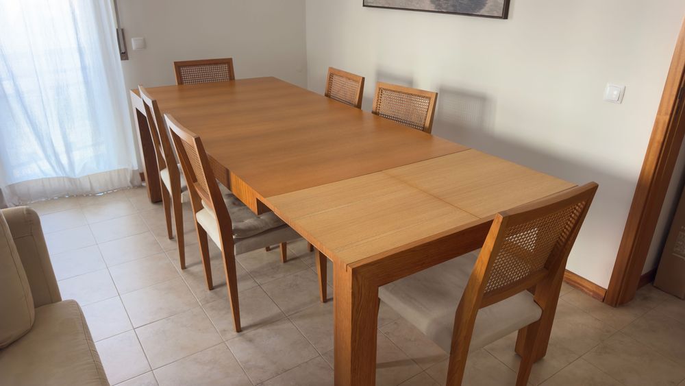 Mesa de jantar em madeira + 6 cadeiras
