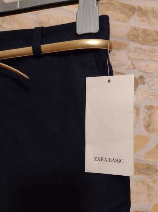 (38/M( ZARA/ Granatowe szorty ze złotym paskiem/ NOWE