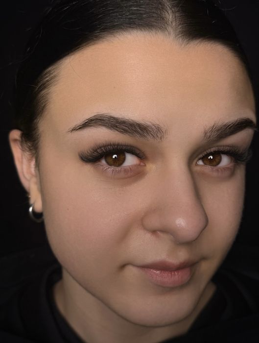 Нарощування вій корекція та фарбування брів