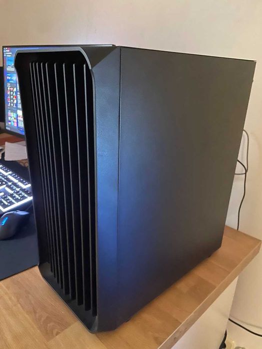 PC Gaming Ryzen 5 + RX 9060XT 16GB