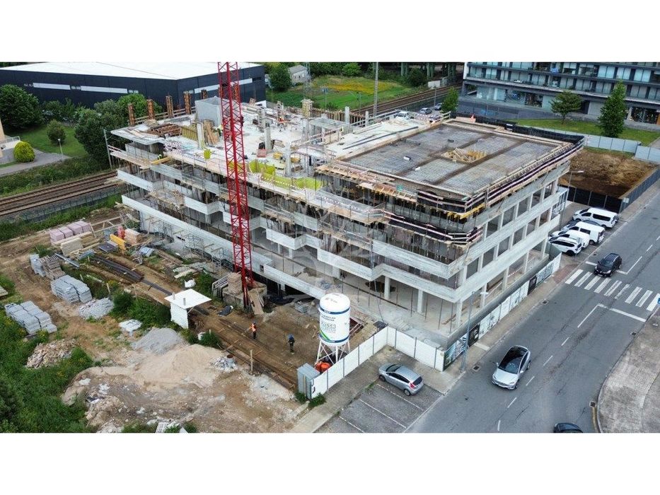 Apartamento T4 em Construção com Varanda e 2 Lugares de Garagem em ...