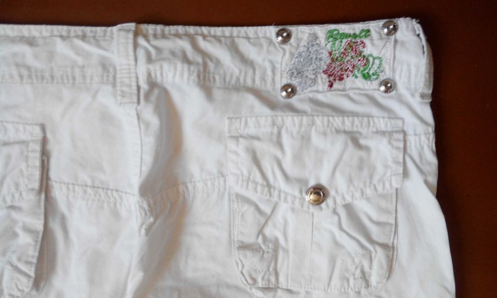 Удобные фирменные брюки, карги, штаны, х/б, белые.
