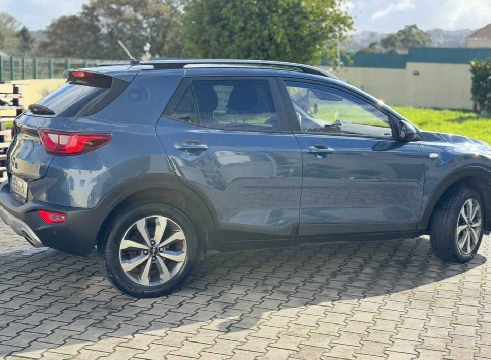 Kia Stonic 2023 apenas 35mil km( com Garantia)