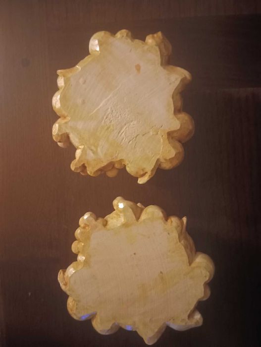 Par de castiçais motivo outonal frutos patinados/envernizados