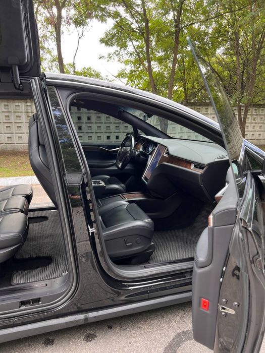 Tesla model X 90D . Тесла модел Х . В доброму стані !