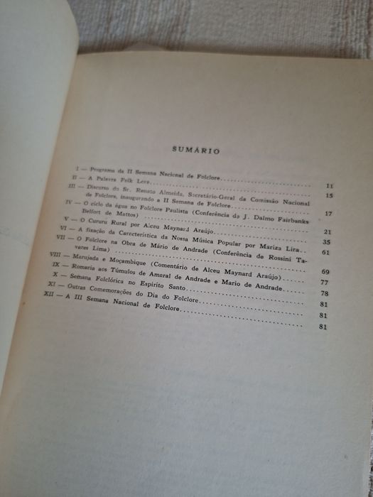 Livro sobre cultura popular do Brasil. O Folclore