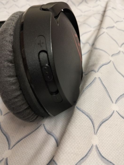 Um par de fones novos