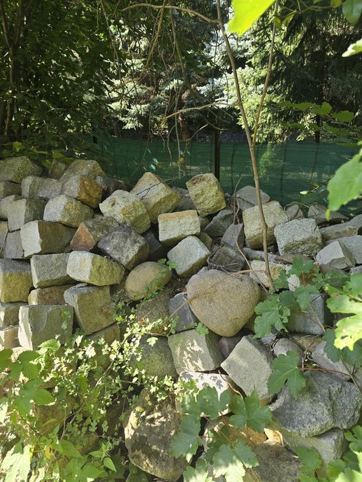 Kamień oraz kostki dekoracyjne granit