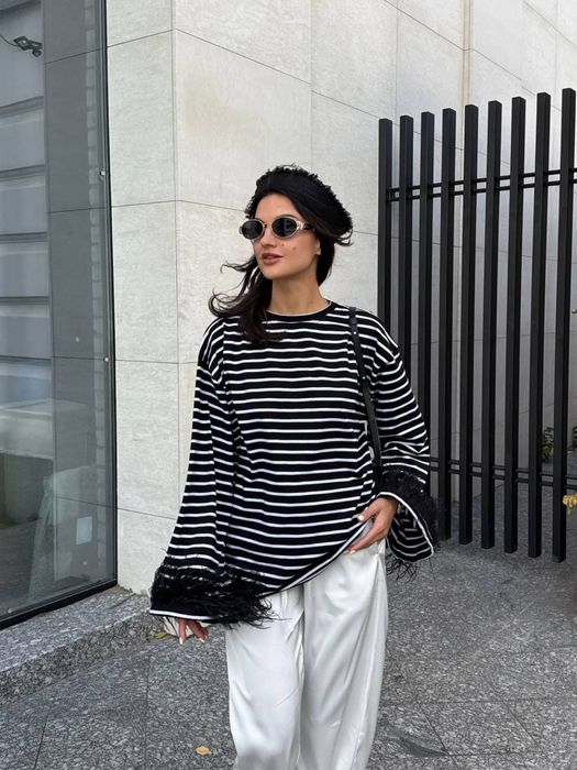 Лонгслів оверсайз із пірʼям