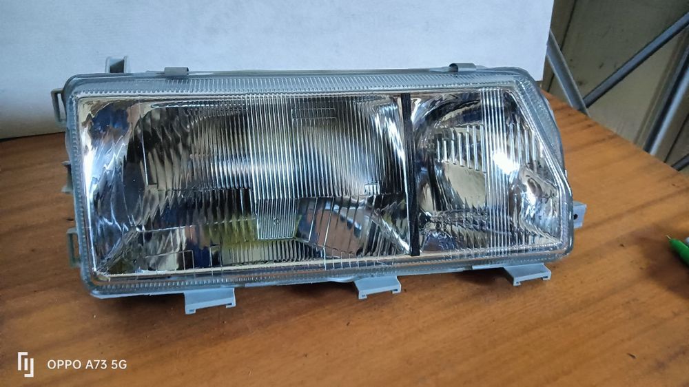 Farol Renault 9 / R11 Depo direito ótica 1987