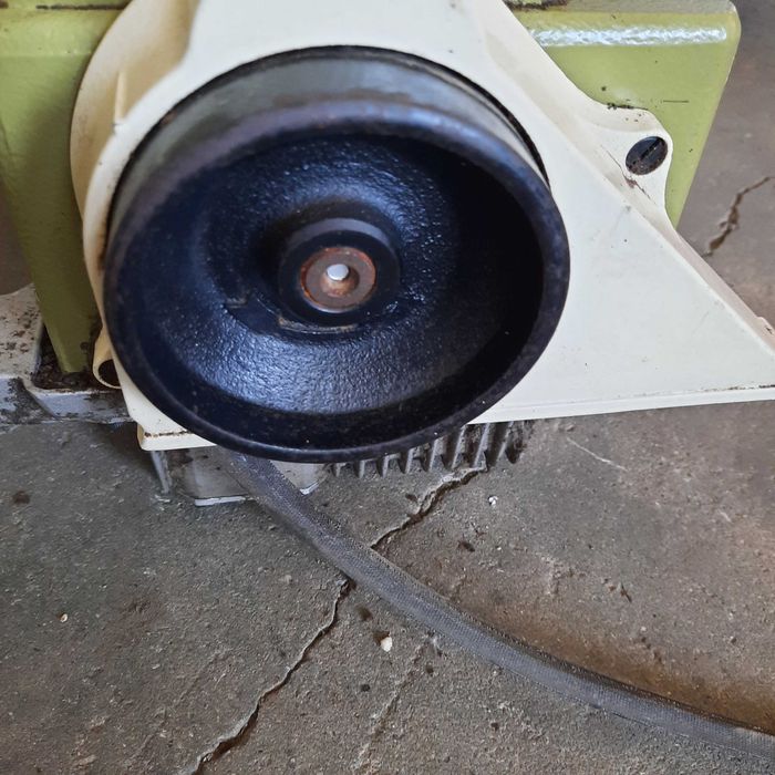 Máquina de costura Rimoldi. Itália.