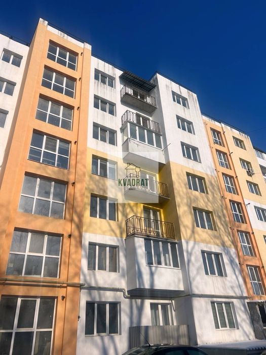 Продам простору 2-кімнатну квартиру з хорошим плануванням