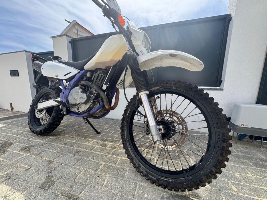 Suzuki dr 650 se