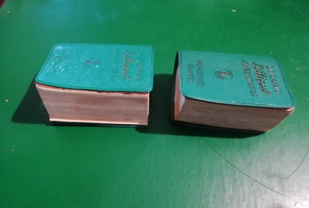 Dicionários mini antigos